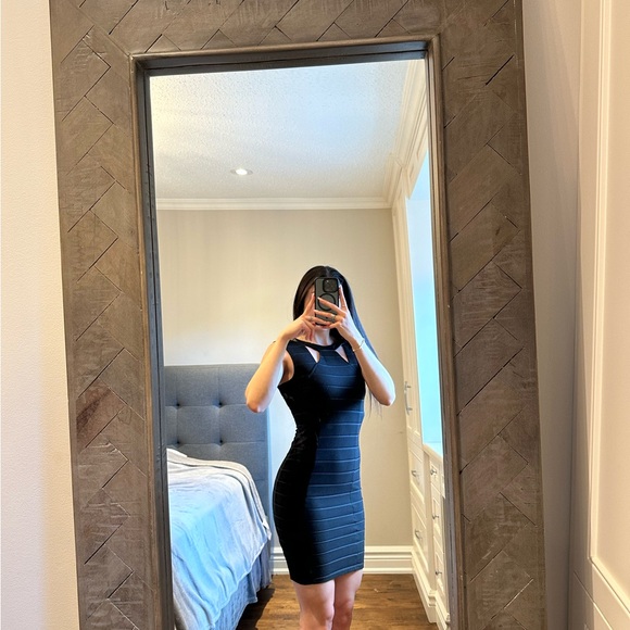 Black Bodycon dress by Guess - Picture 4 of 5